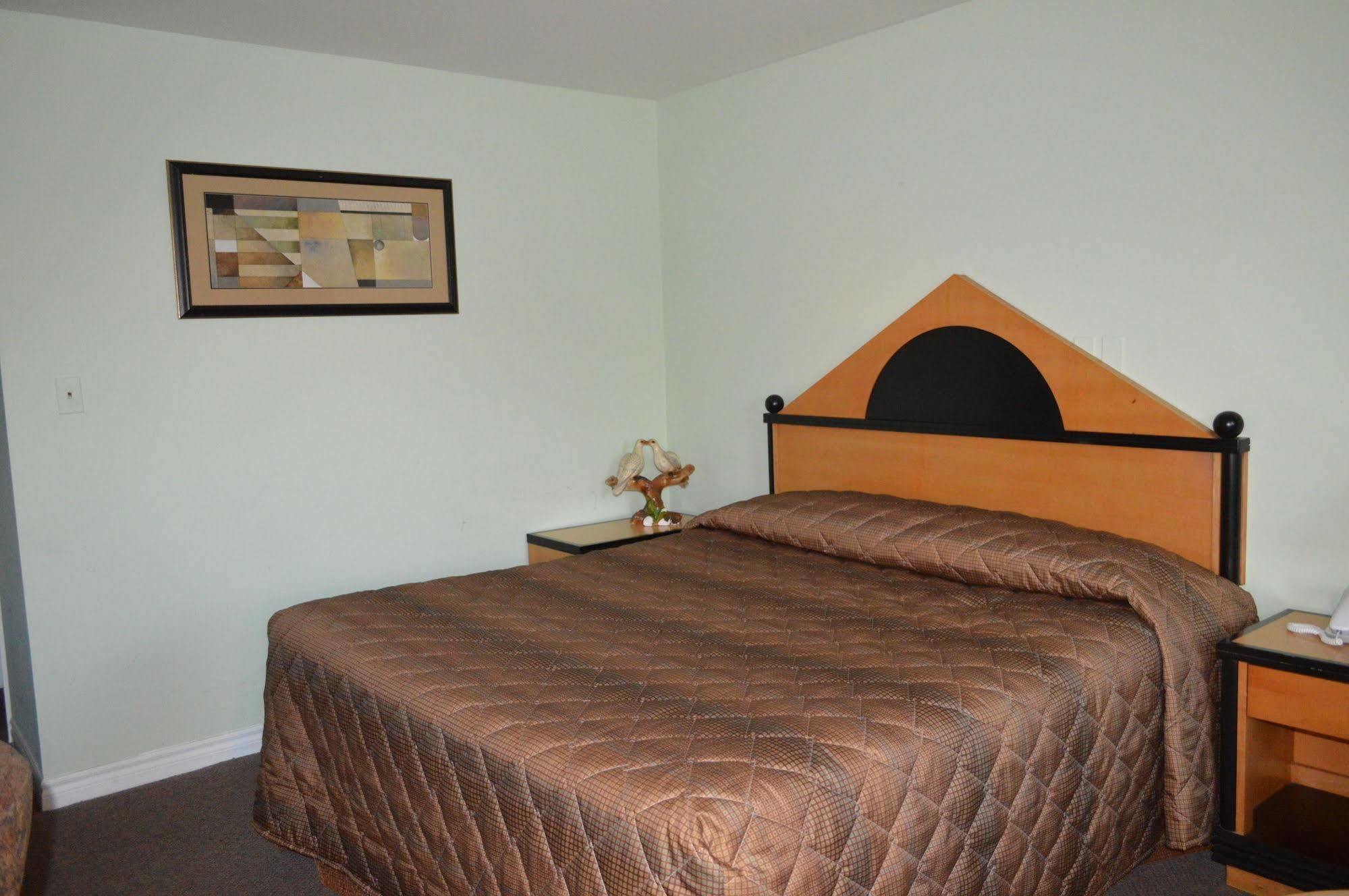 Kitchener Motel ภายนอก รูปภาพ