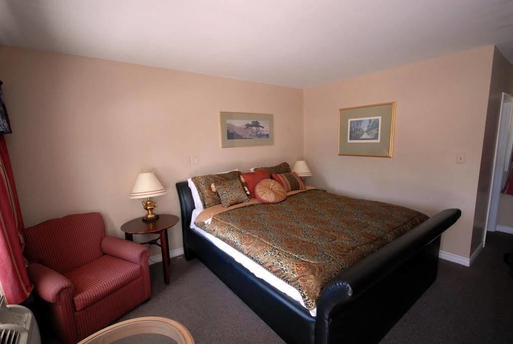 Kitchener Motel ภายนอก รูปภาพ
